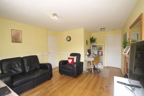 15 Nicholas Close, Greenford, UB6 9UH