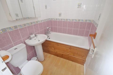 15 Nicholas Close, Greenford, UB6 9UH