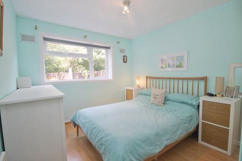 15 Nicholas Close, Greenford, UB6 9UH
