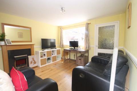 15 Nicholas Close, Greenford, UB6 9UH