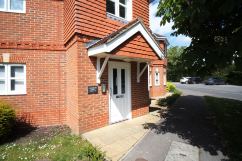4, Carpenters Court The Crescent, Mortimer Common, Reading, RG7 3QS