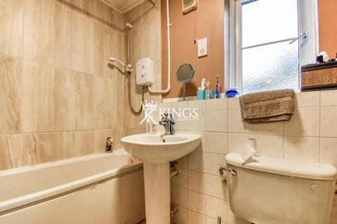 2 bedroom flat for sale, Surrey CR4