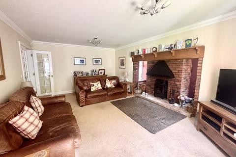 5 bedroom detached house to rent, Lake View, Calne SN11