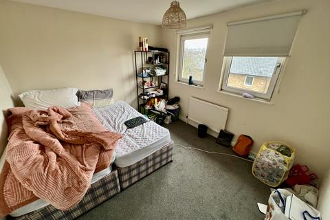 1 bedroom in a house share to rent, Queen Ediths Way