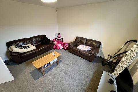 1 bedroom in a house share to rent, Queen Ediths Way