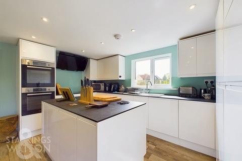 6 bedroom detached house for sale, Denton Road, Bedingham, Bungay