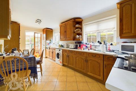 4 bedroom detached house for sale, Waveney Road, Bungay