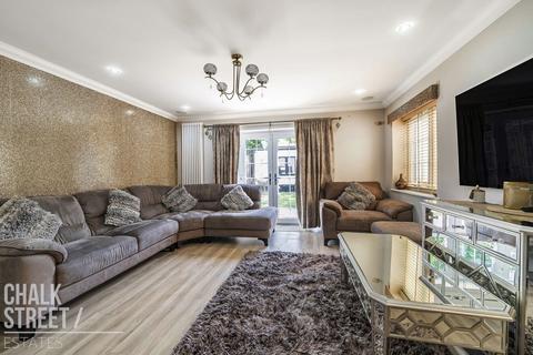 8 Lime Close, Romford, RM7 7BD