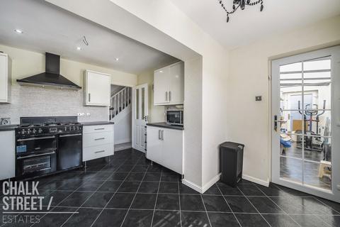 8 Lime Close, Romford, RM7 7BD