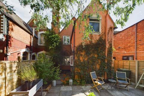 2 bedroom end of terrace house for sale, Melbourne Street East, Gloucester