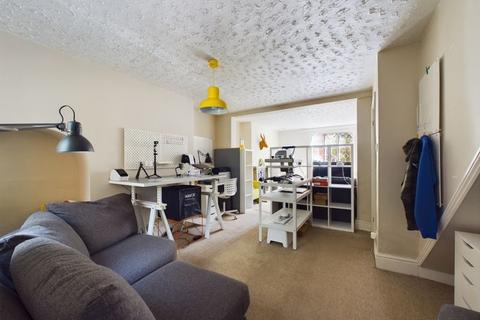 2 bedroom end of terrace house for sale, Melbourne Street East, Gloucester