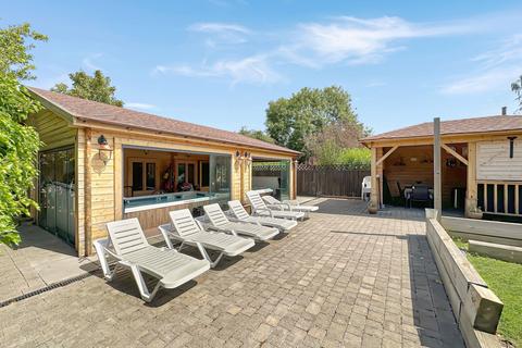 10 Windsor Avenue, Corringham, Stanford-le-hope, SS17 7NU