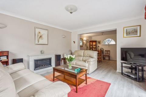 9 Lowdon Close, High Wycombe, HP11 1DN