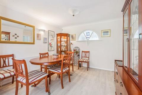 9 Lowdon Close, High Wycombe, HP11 1DN