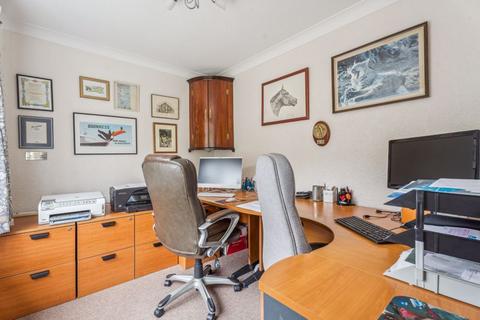 9 Lowdon Close, High Wycombe, HP11 1DN