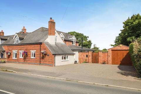 4 bedroom semi-detached house for sale, Hartle Lane, Stourbridge DY9