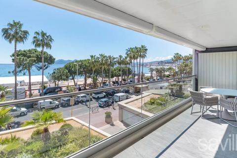 2 bedroom flat, Cannes, Croisette, 06400, France