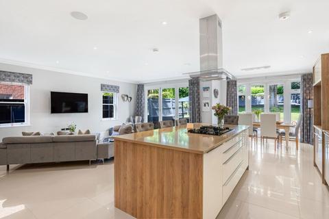 16 Lammas Lane, Esher, KT10 8NY