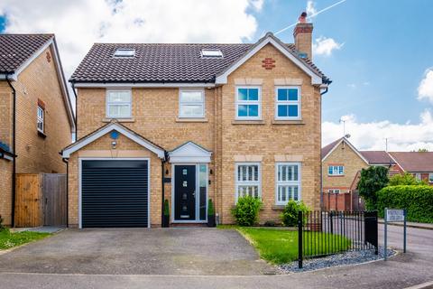 4 bedroom detached house for sale - Nightingale Close, Rayleigh SS6