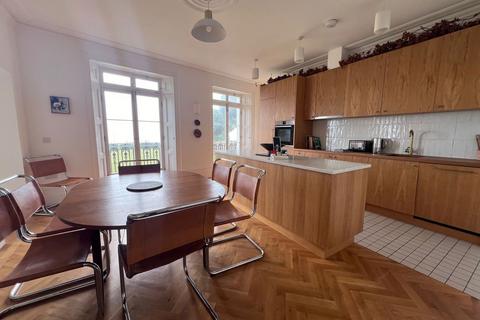 Flat 2, 18 Royal Crescent, Ramsgate, CT11 9UG