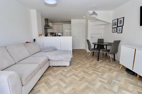 30 Lake Drive, Hythe, CT21 4BN