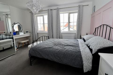 30 Lake Drive, Hythe, CT21 4BN