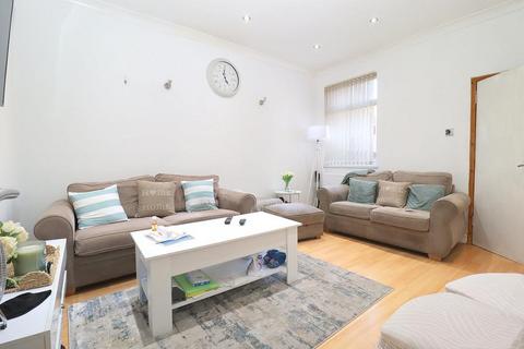 5 bedroom terraced house for sale, Avondale Road, Bury Park, Luton, Bedfordshire, LU1 1DJ