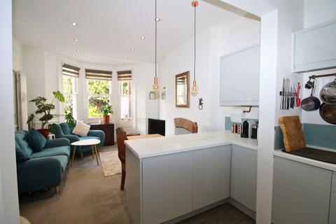 Flat 2, 14 Adrian Square, Westgate-on-sea, CT8 8SU