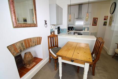 Flat 2, 14 Adrian Square, Westgate-on-sea, CT8 8SU
