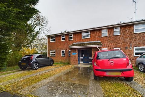 14 Kintyre Close, Oakley, Basingstoke, RG23 7NE