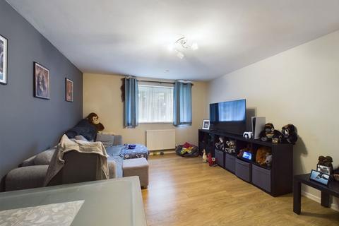 14 Kintyre Close, Oakley, Basingstoke, RG23 7NE