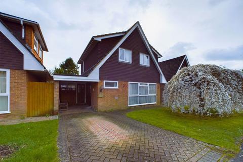 64 Hunters Close, Oakley, Basingstoke, RG23 7BG