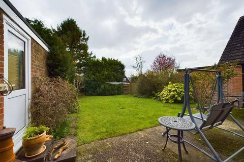 64 Hunters Close, Oakley, Basingstoke, RG23 7BG
