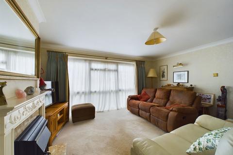 64 Hunters Close, Oakley, Basingstoke, RG23 7BG