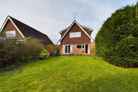 64 Hunters Close, Oakley, Basingstoke, RG23 7BG