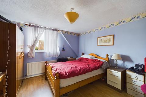 64 Hunters Close, Oakley, Basingstoke, RG23 7BG