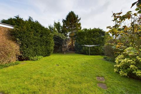 64 Hunters Close, Oakley, Basingstoke, RG23 7BG