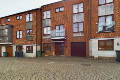 3 bedroom townhouse for sale, Canadian Way, Basingstoke RG24