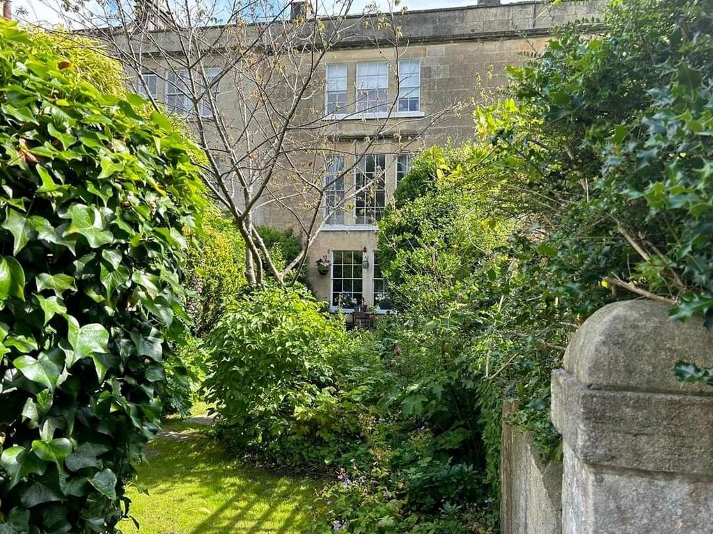 Larkhall Place, Bath BA1 1 bed apartment - £225,000
