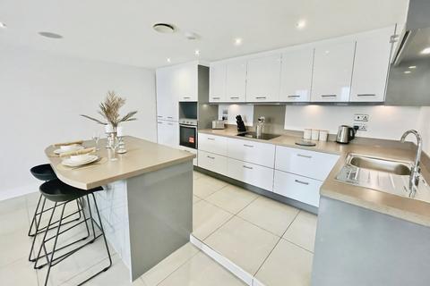 2 bedroom flat to rent, Crown Point Road, Hunslet, Leeds, West Yorkshire, LS10