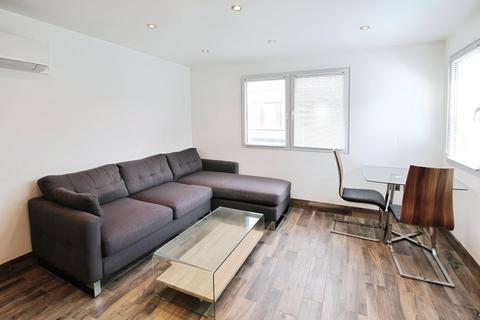 2 bedroom flat to rent, New Briggate, Leeds, West Yorkshire, LS1