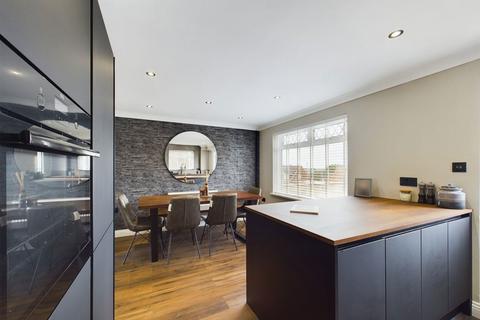 82 Castle Drive, Neath, SA11 3YE