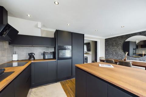 82 Castle Drive, Neath, SA11 3YE