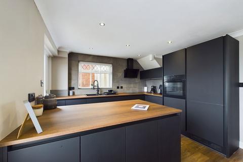 82 Castle Drive, Neath, SA11 3YE