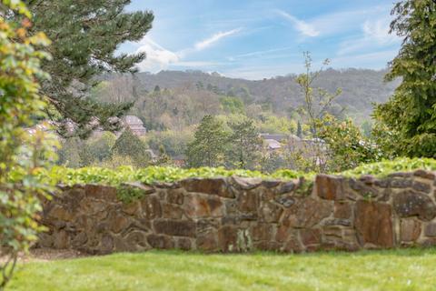9 Highwoods, Caterham, CR3 6AX