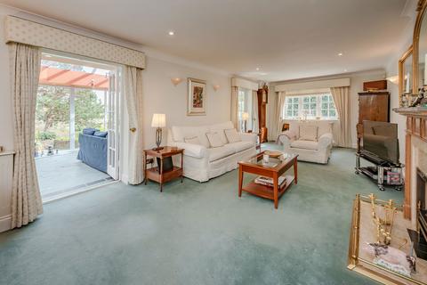 9 Highwoods, Caterham, CR3 6AX