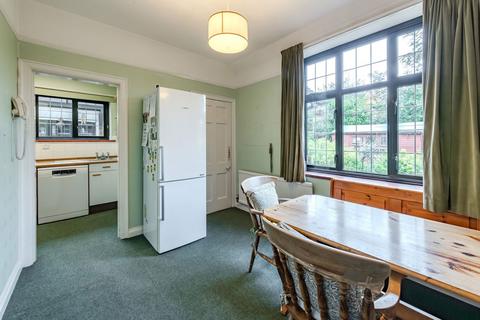 3 Highdaun Drive, London, SW16 4LY