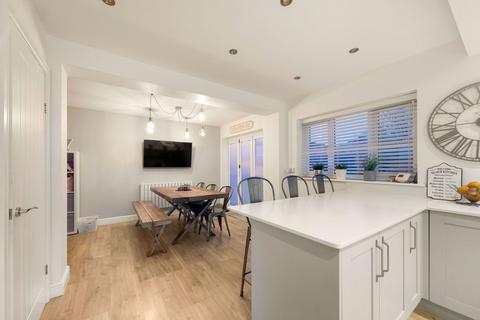 102 Downland Crescent, Knottingley, WF11 0EH