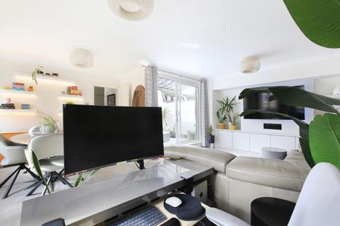 2 bedroom maisonette for sale, Hillgate Place, London SW12