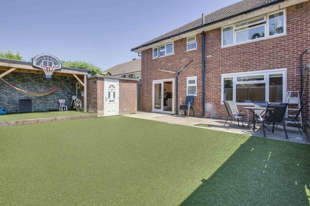41 Whurley Way, SL6 7 SU (LOW RES)-5